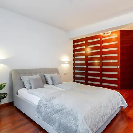 Royal Retreat Luxury Lazienki Park Apartment Warsaw